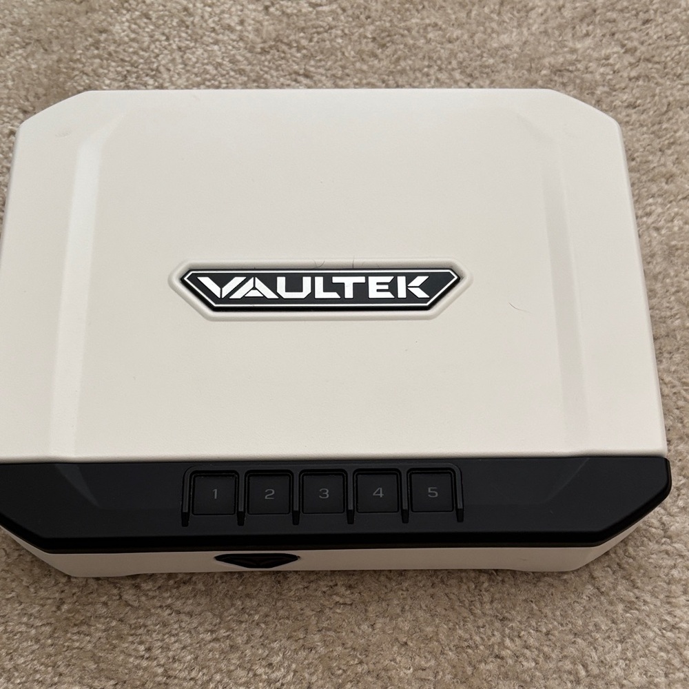 Compact Smart Key Safe - White - Picture 3 of 5